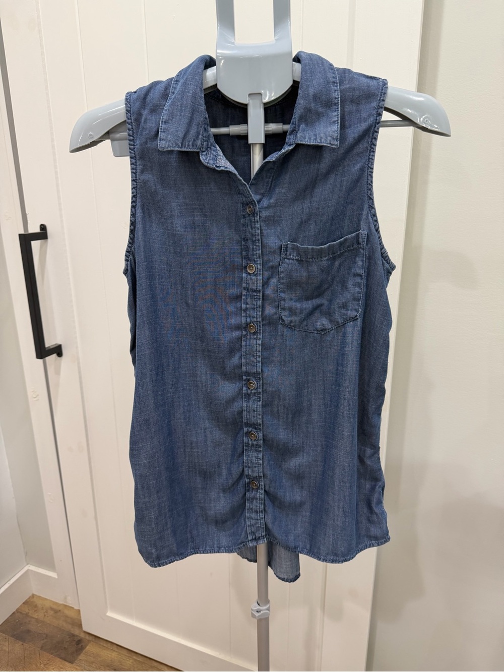 Banana Republic Sleeveless Denim Style Button-Down Shirt